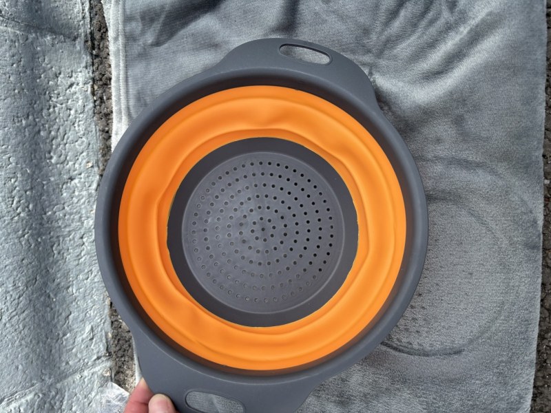 Passoire de cuisine pliable en silicone avec poignées pour égoutter les fruits et légumes (S + L) (Orange)